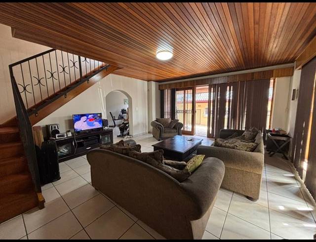 4 BEDROOM HOUSE FOR SALE IN SOPHIATOWN